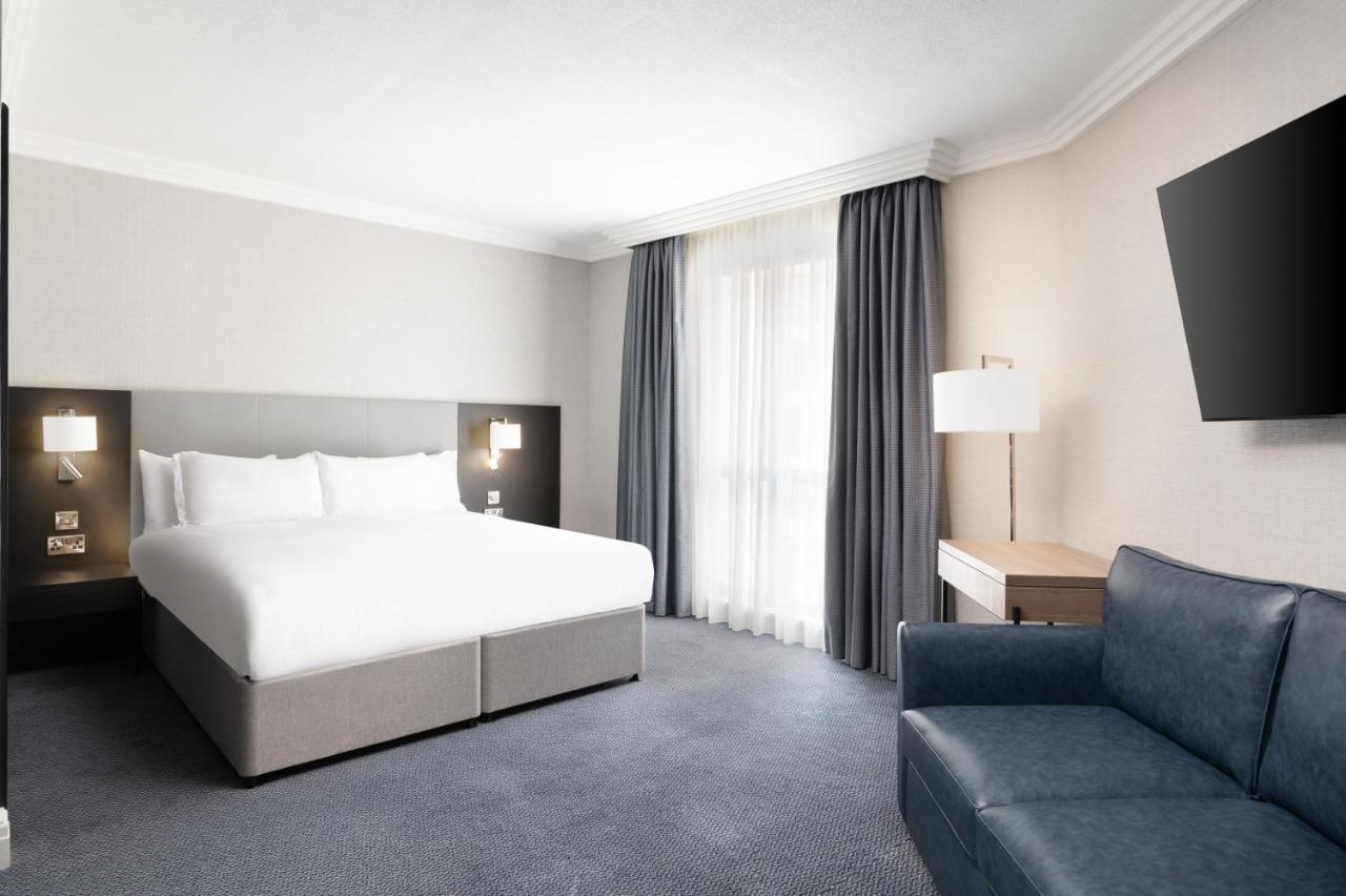 Sofitel London Gatwick Hotel Horley Buitenkant foto A room at the Hilton Dublin